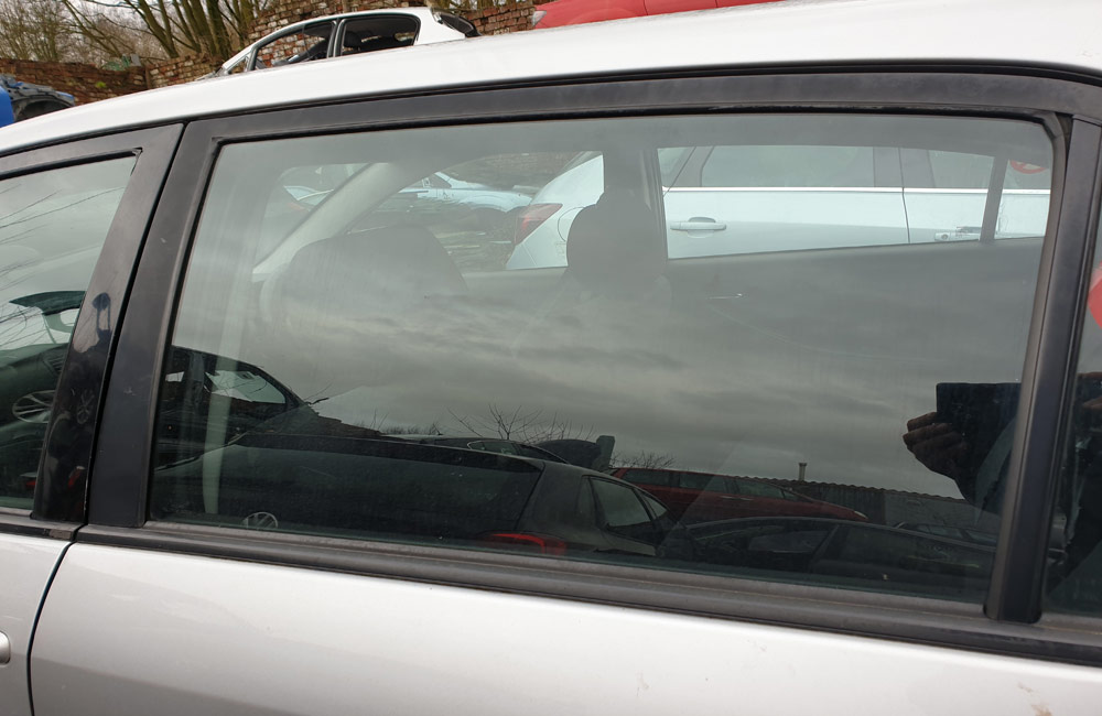 Toyota Corolla T Spirit D4D Door window glass passenger side rear
